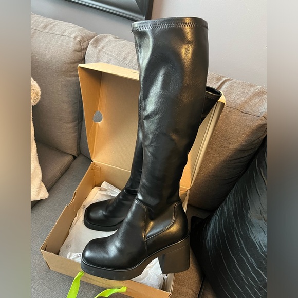 BRITNEY fitted leather knee high boots - Picture 1 of 4